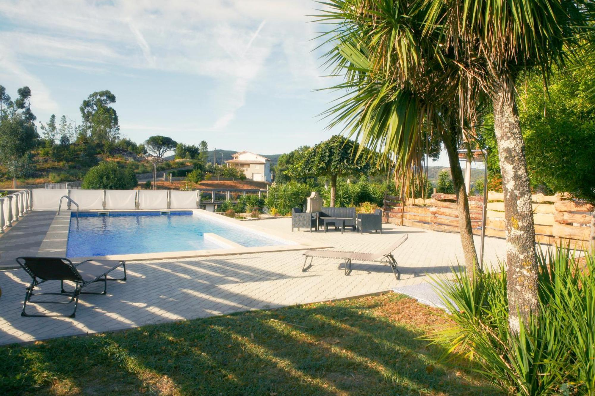Quinta da Paixão pool and gardens